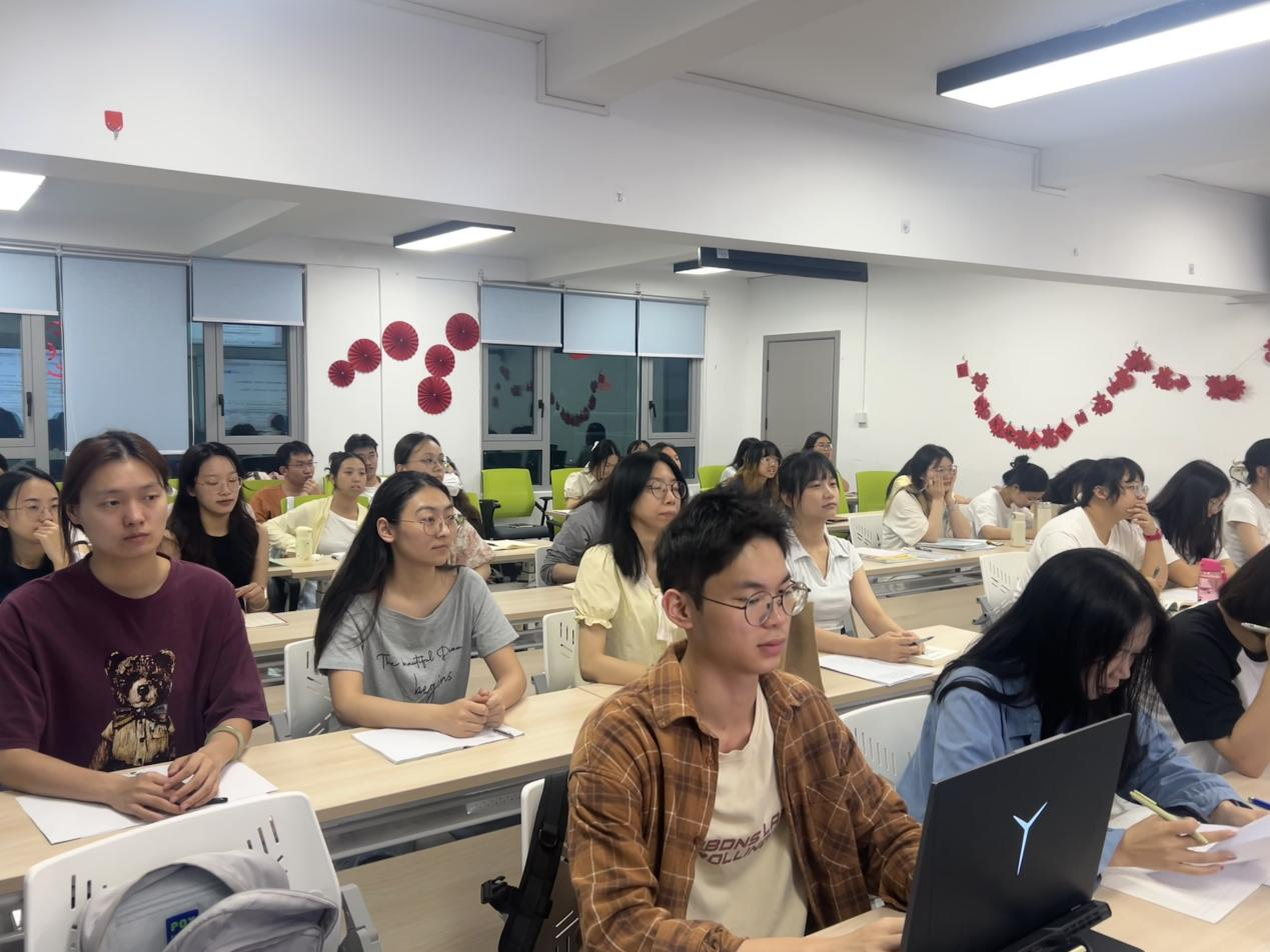 图1 例会现场.png