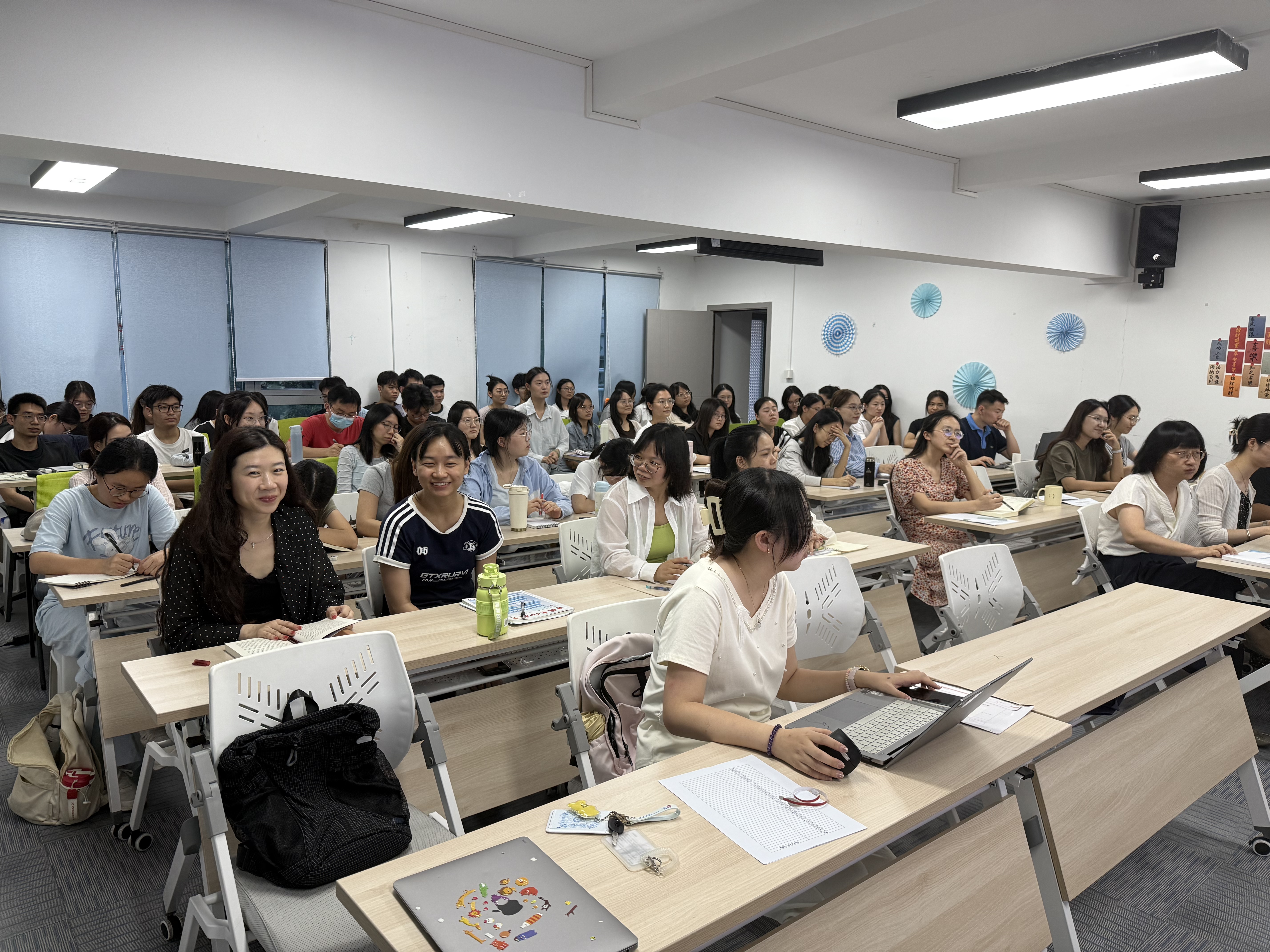 图1 例会现场.jpg