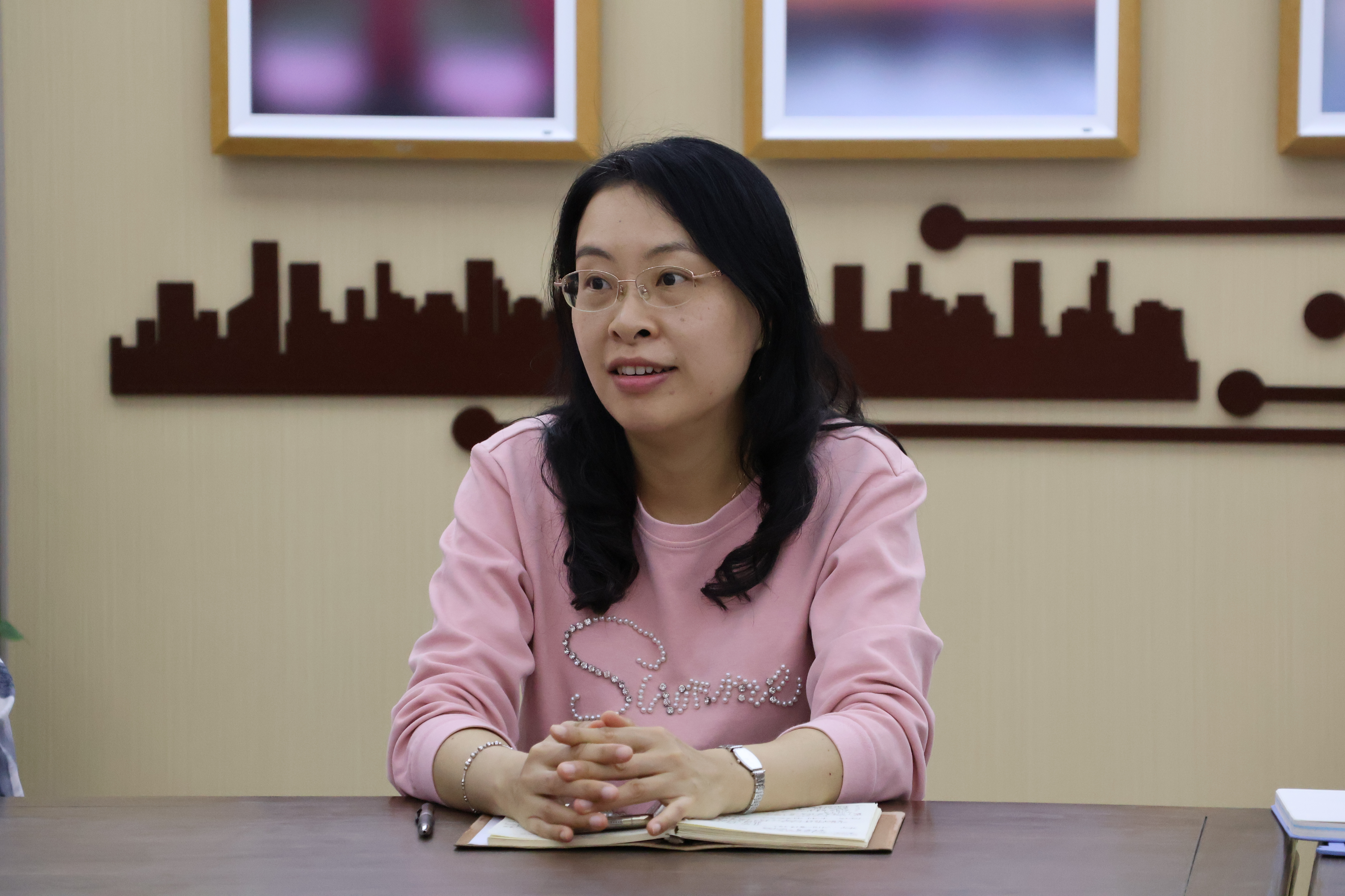 第三自然段前-学院党总支副书记陈晓玲发言.JPG