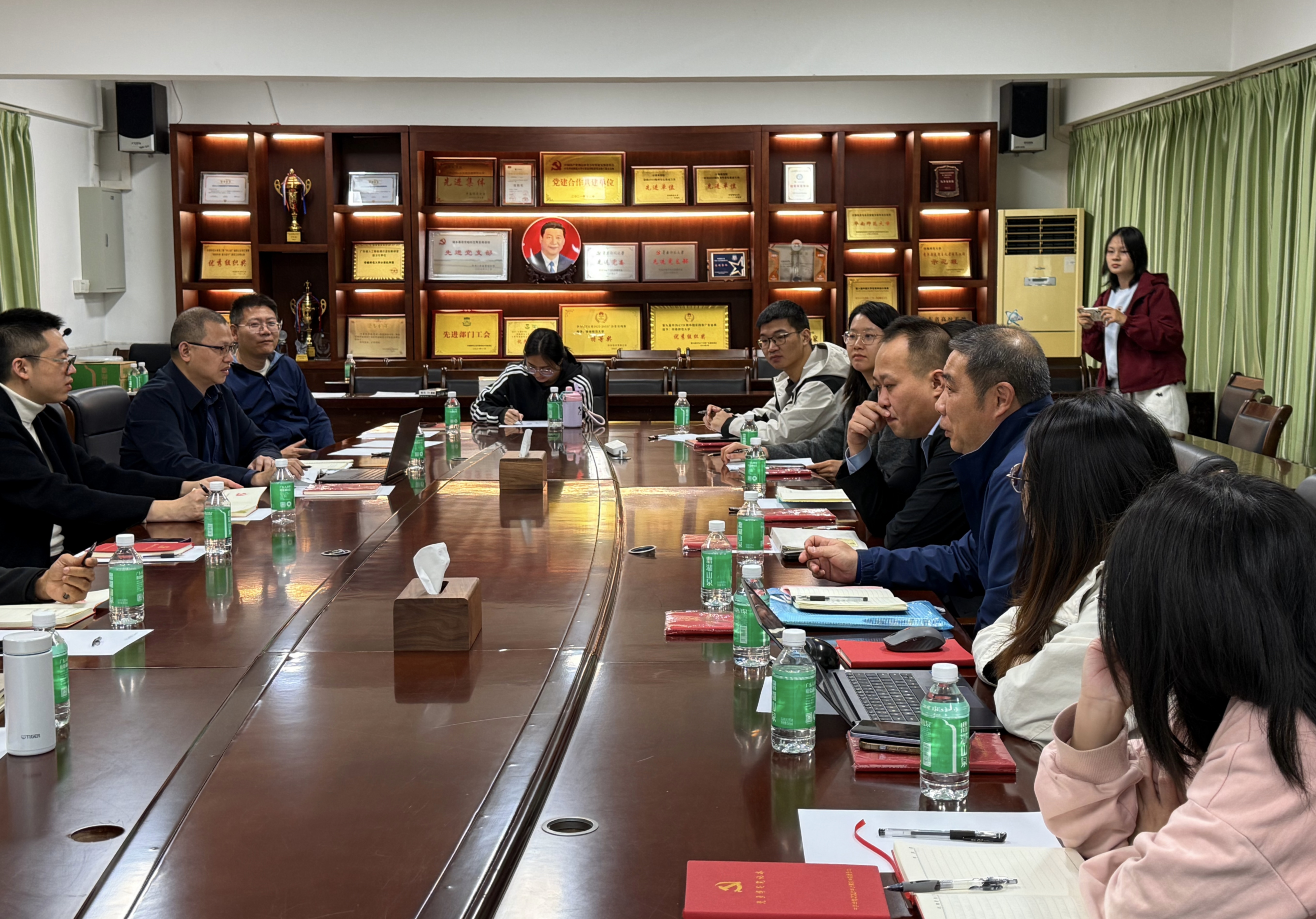 1764758806992736.jpg 计算机学院党委召开支部书记例会及党建工作会议2.jpg