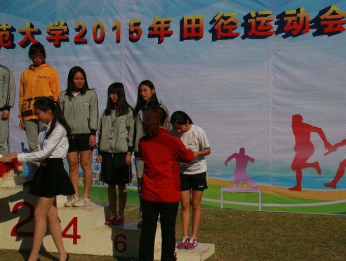 女子普通组100米决赛第八名（2014文化产业管理 区婉仪）.jpg
