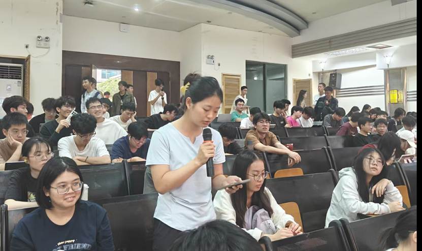 会议室里的人们 AI 生成的内容可能不正确。