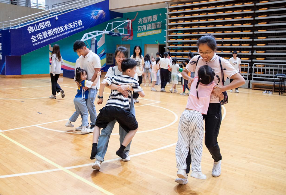 1751248417646057.jpg 亲子趣味运动会 (6).jpg