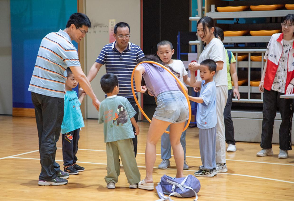 1751248423598327.jpg 亲子趣味运动会 (7).jpg