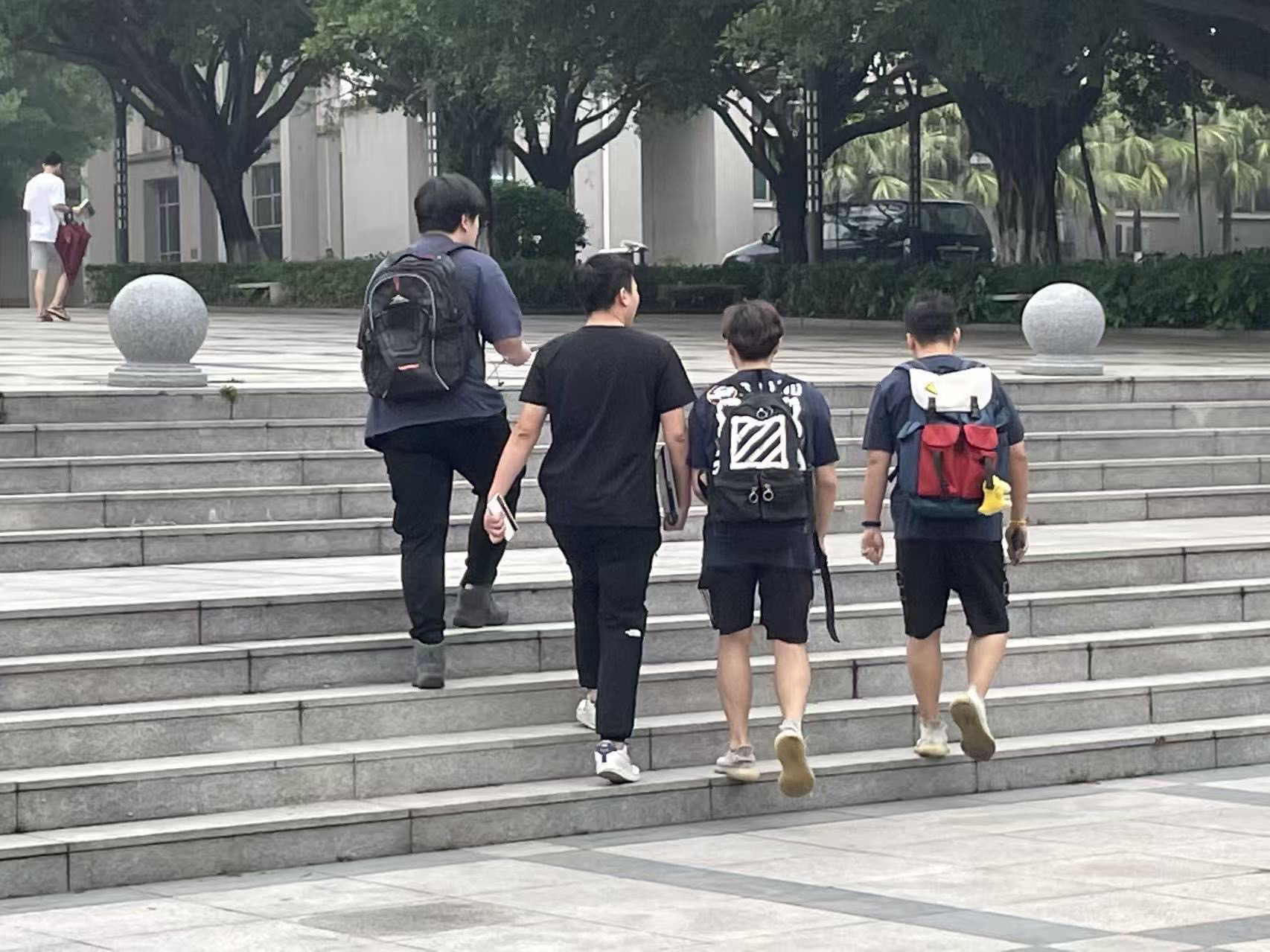 以青春为伴，共赴海外逐梦——华师这个男生宿舍不一般！