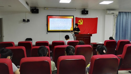 2.2015级研究生党支部组织召开专题组织生活会，党员分别做学习心得分享.jpg