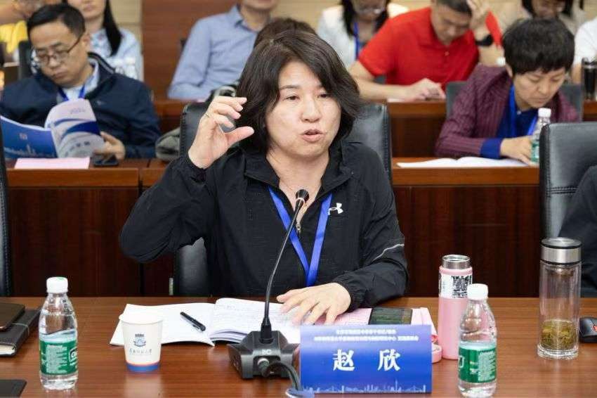 参访团团长、北京市海淀区教育党校党支部书记、常务副校长、中小学干部研修中心主任赵欣在总结发言.jpg