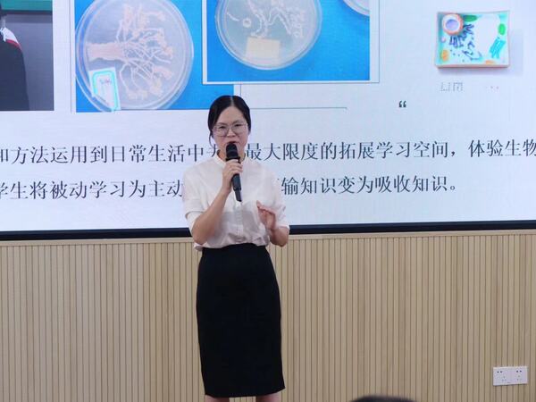 黄应玲老师师德TED演讲.jpg