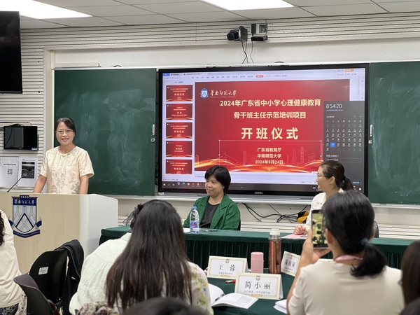 图4：学员代表陈海屏发言.jpg