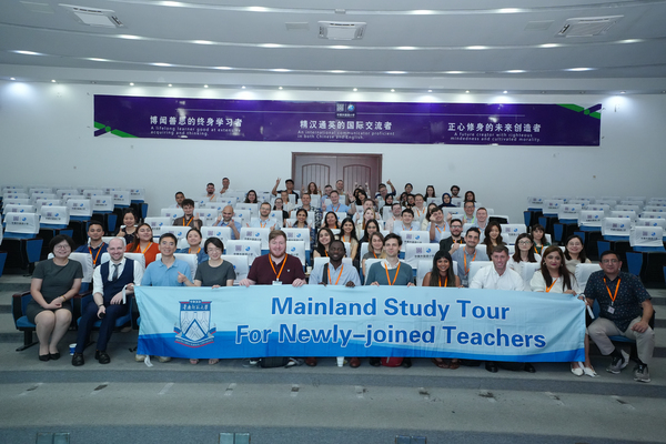 图片9学员参访学校.jpg