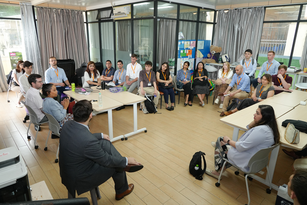 图片9学员参访学校(2).jpg