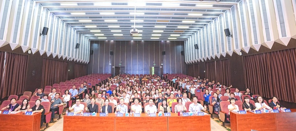 “跨粤山河·名师联盟”现场合照.jpg