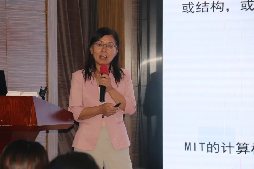 18日小组汇报11.jpg