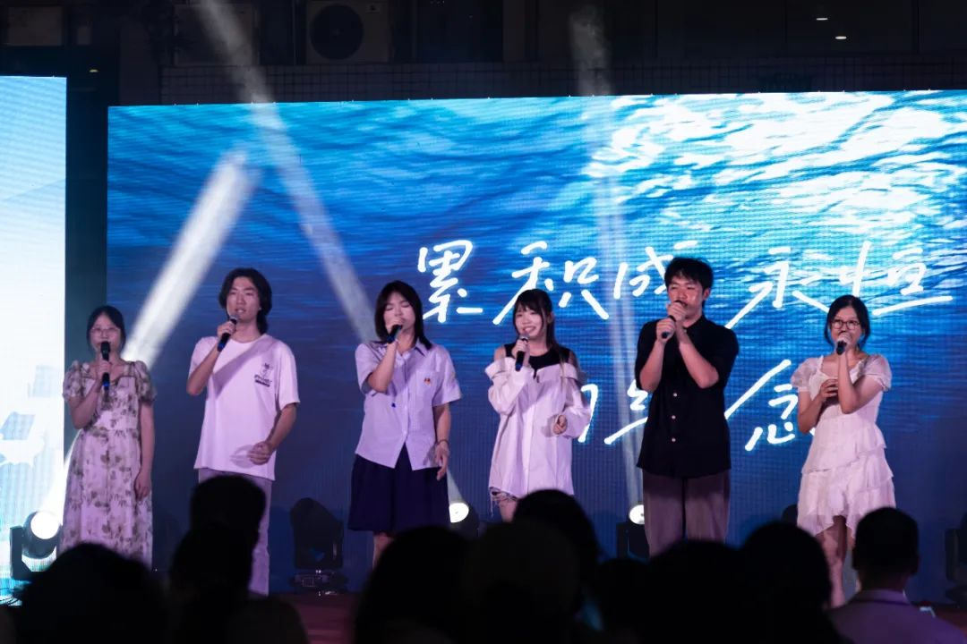 化学学院举办毕业晚会活动