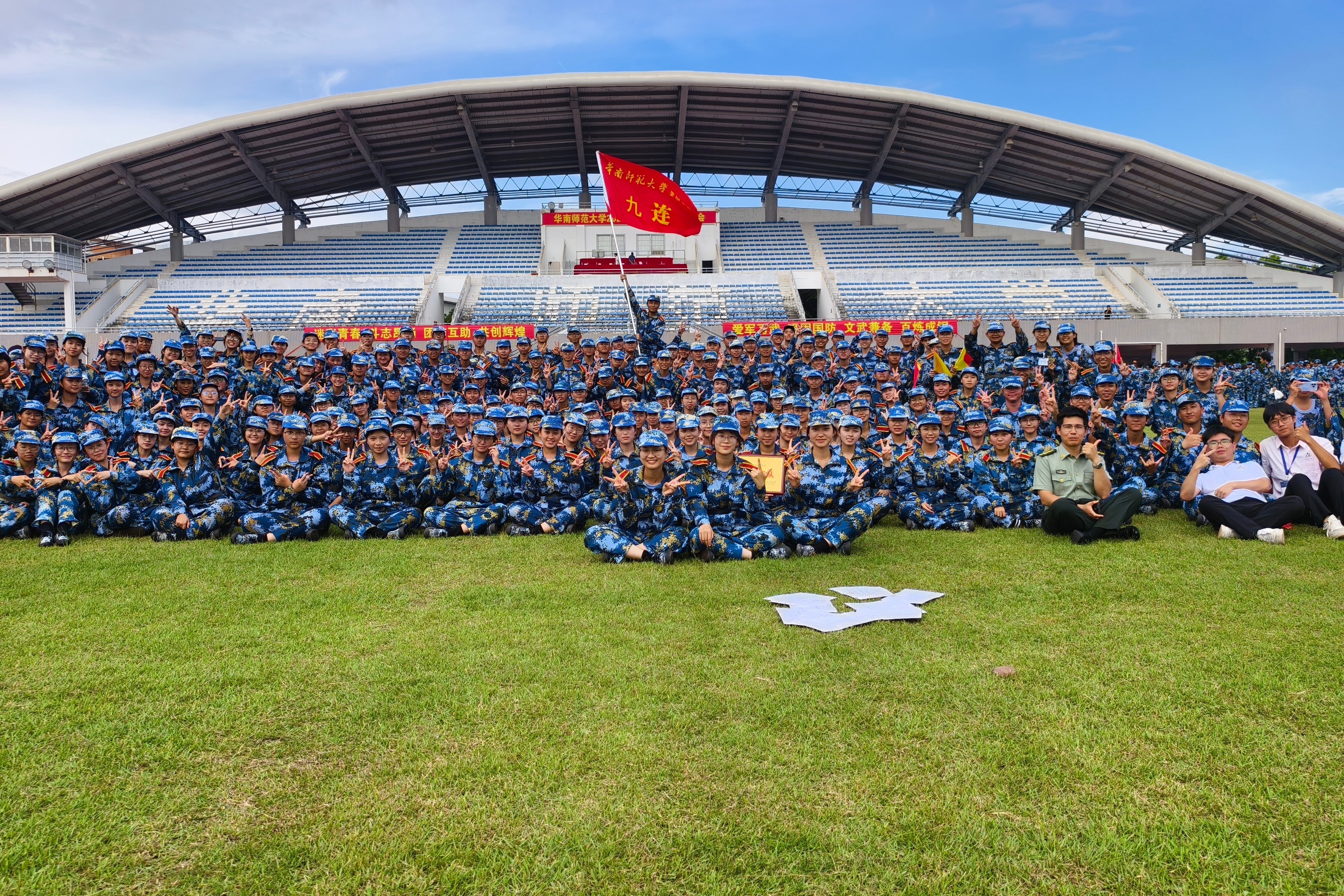 化学学院2025级荣获新生军训“标兵连队”