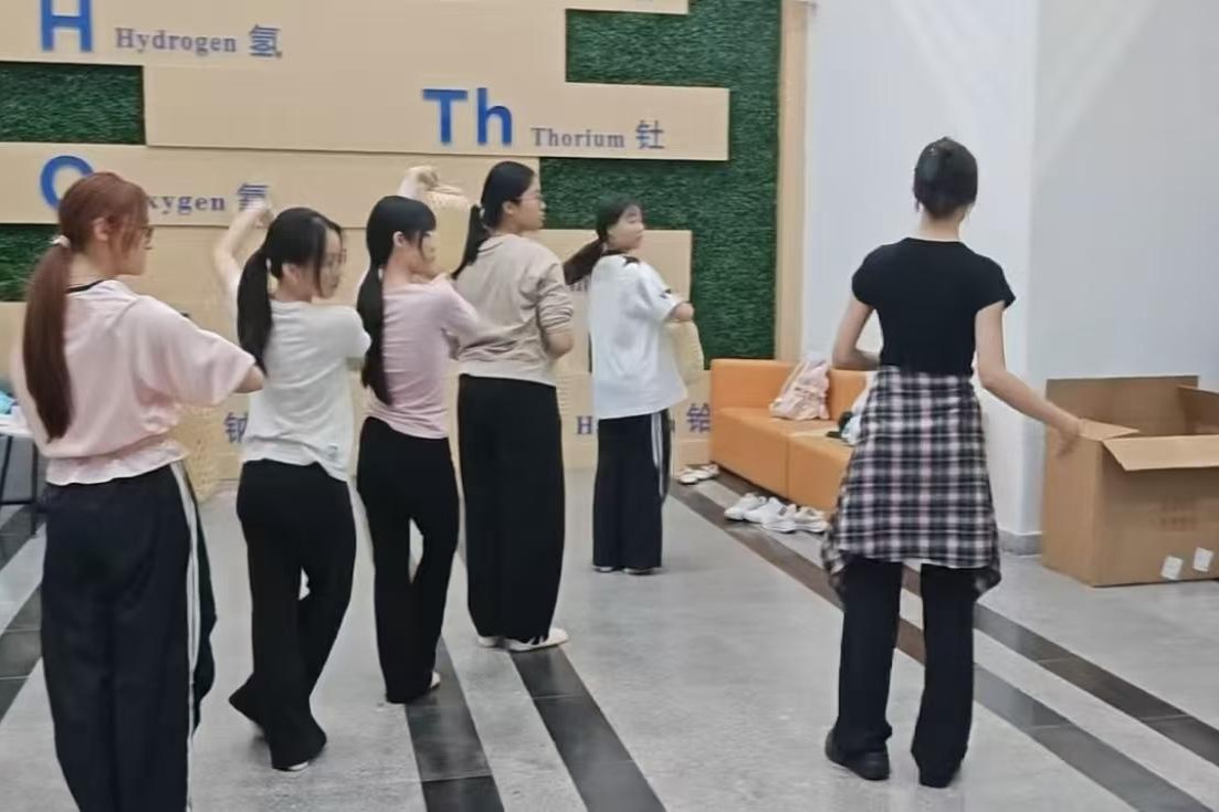 校园舞蹈大赛队训