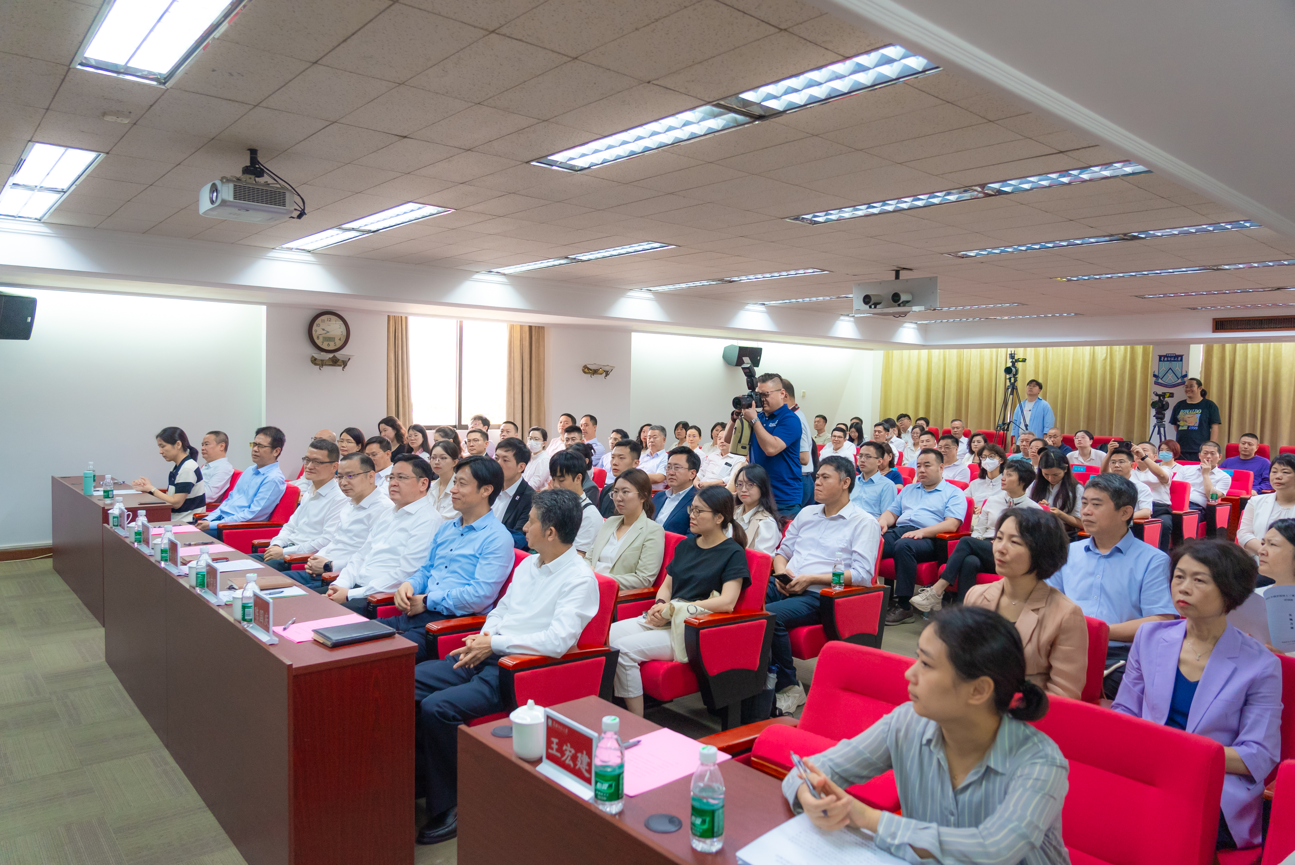 https___news.scnu.edu.cn_media_image_2025_04_20250430_923400.png