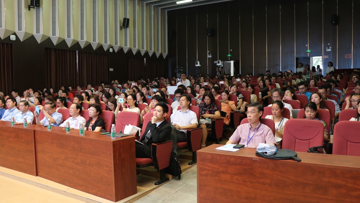 GCCCE2018在华南师大成功举办，主任胡钦太发表主题演讲