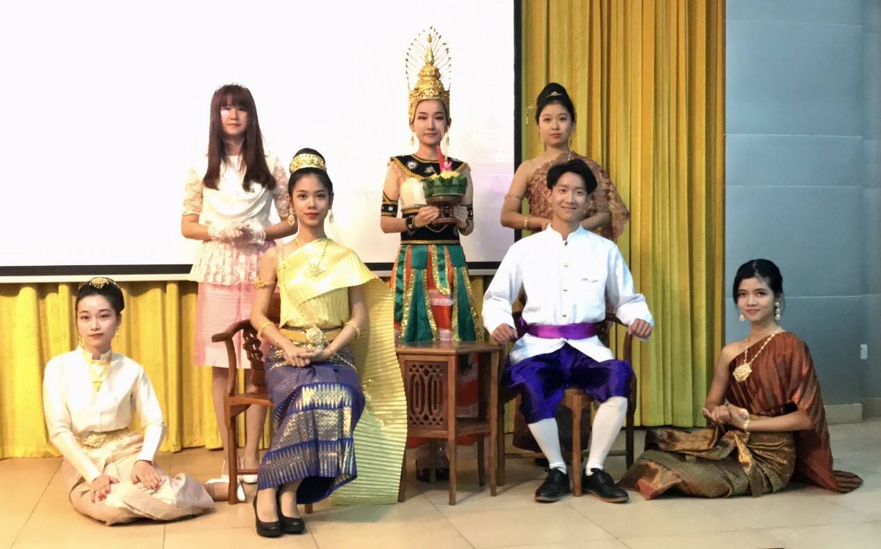 Types Of Thai Traditional Dress Thai Clothes, Thai Traditional Dress ...