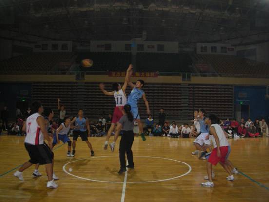 体育科学学院2010年“新生杯”篮球赛闭幕式顺利举行