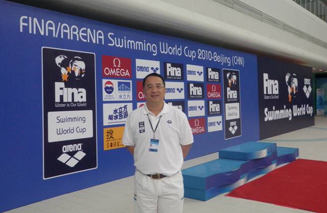 校国际级游泳裁判曲明、沈宇鹏赴上海执裁2011年世界游泳锦标赛工作