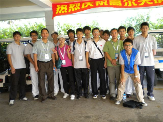 我院杨忠伟副院长带队看望参加2009美的中国精英赛志愿者活动的学生