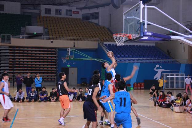体育科学学院2012-2013年度“新生杯“篮球赛总决赛顺利举行