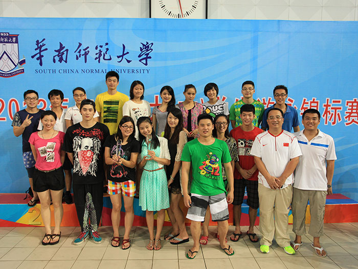 我校游泳队连续6年蝉联省大学生游泳比赛乙组团体总分冠军