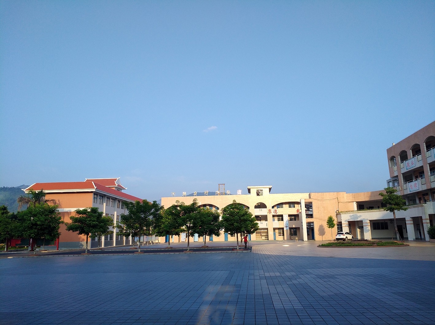 图1学校照片.jpg