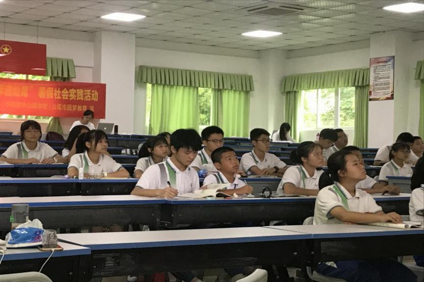 图3 学生绘制智能雷达图（实践地提供）.jpg