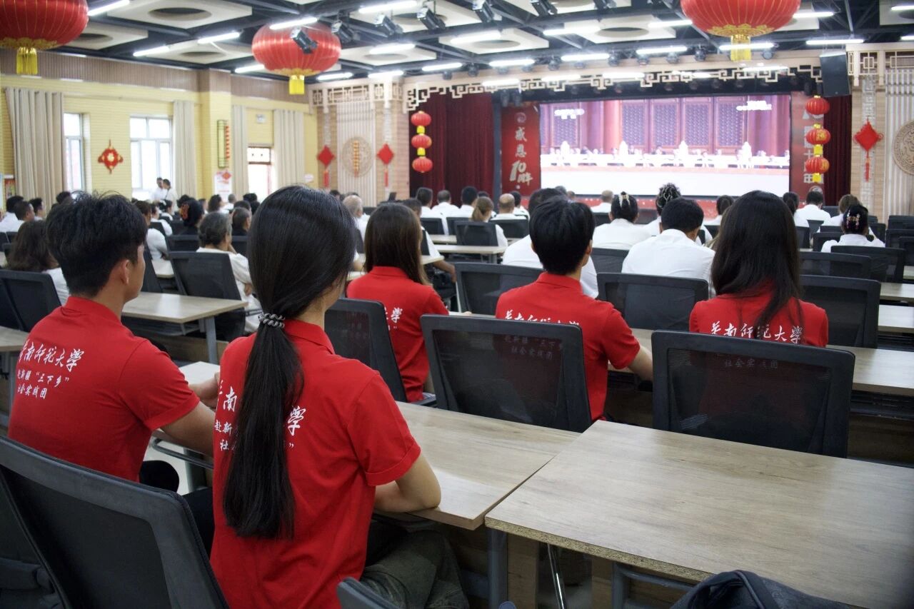 华师师生热议纪念中国人民抗日战争暨世界反法西斯战争胜利80周年大会