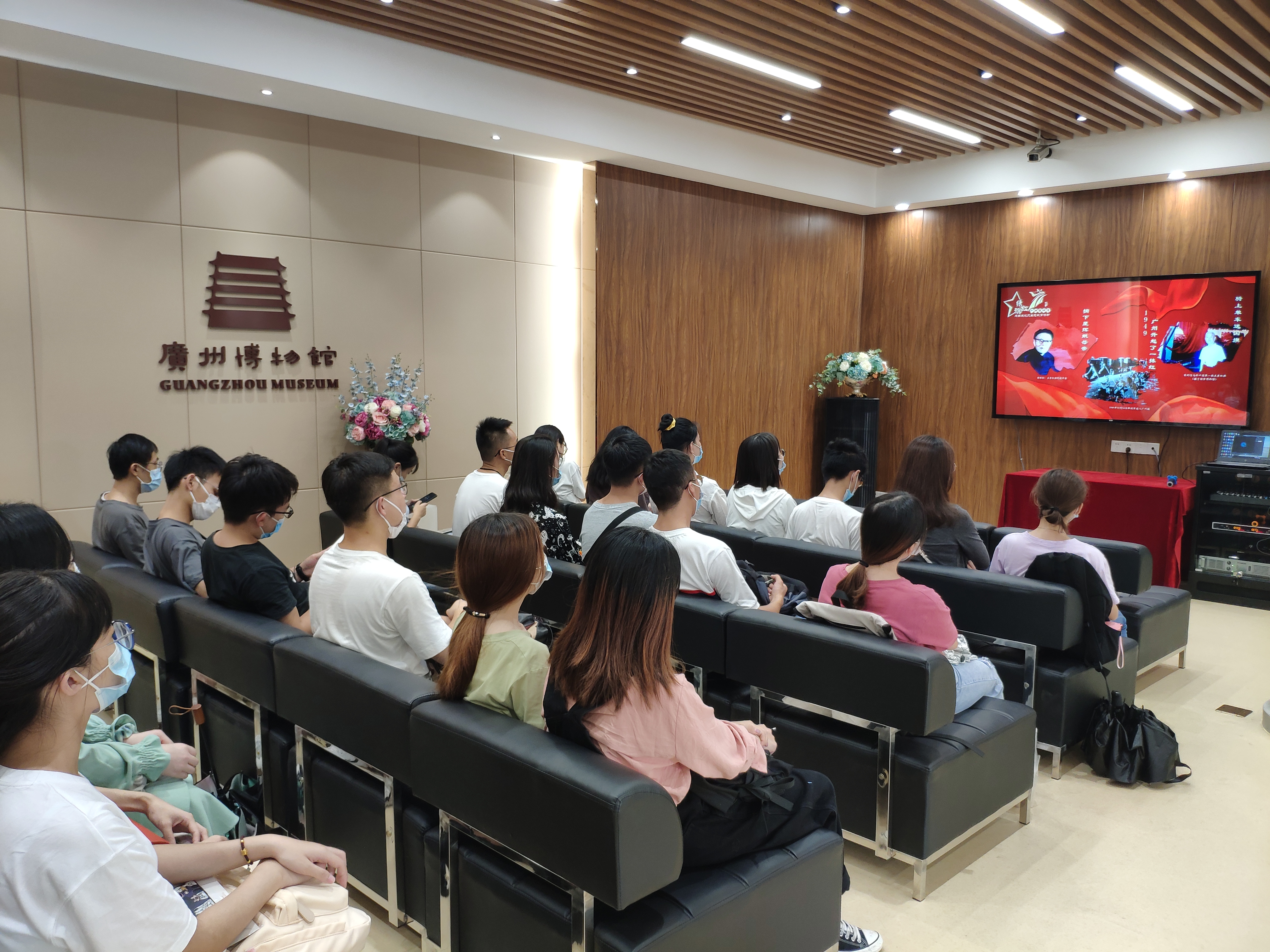 集体学习五星红旗历史故事.jpg