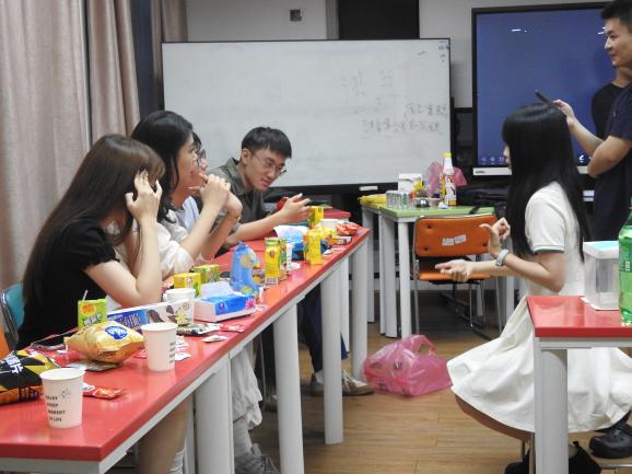 “粤语猜词”游戏环节