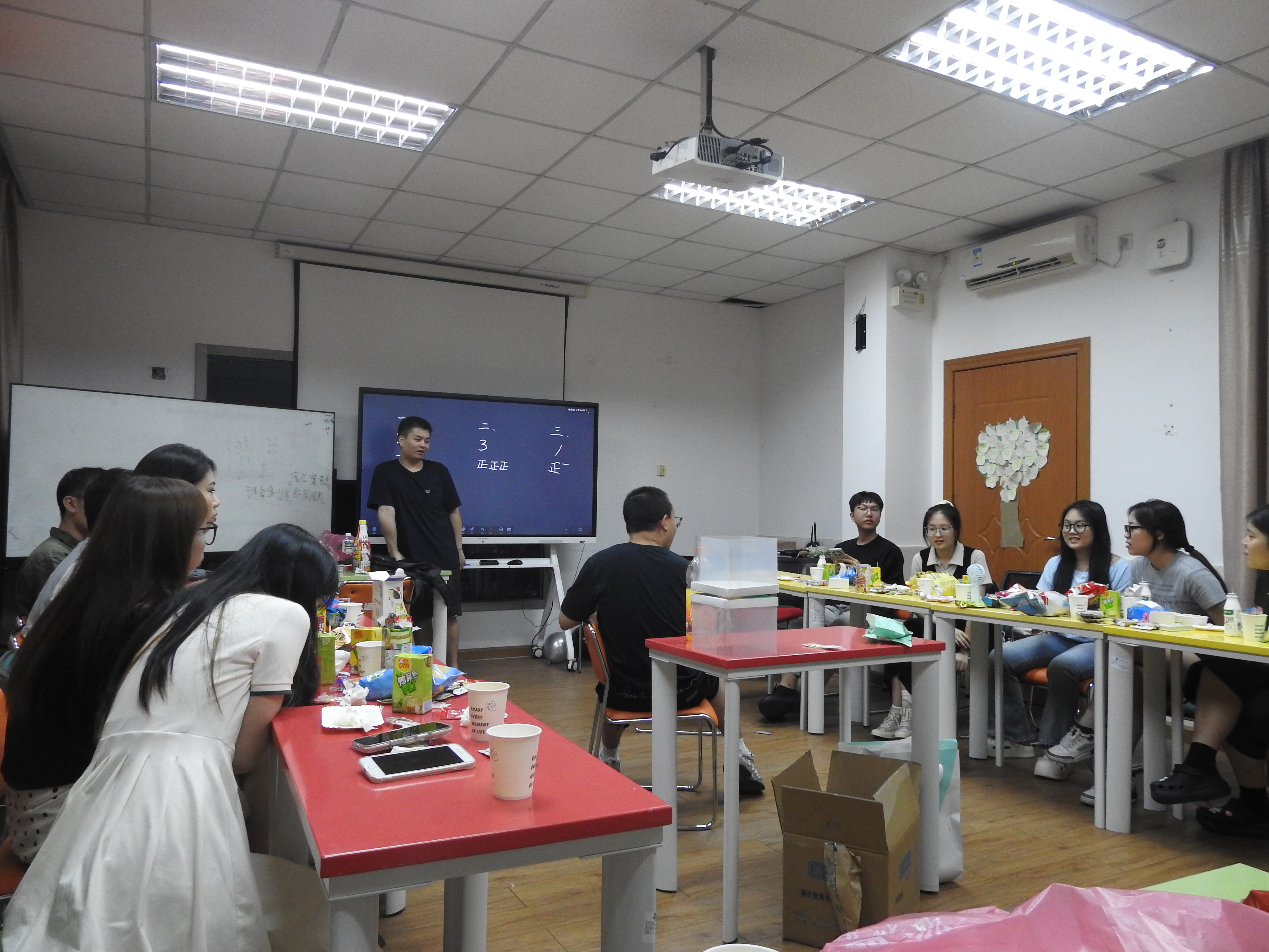 “猜歌名”游戏环节