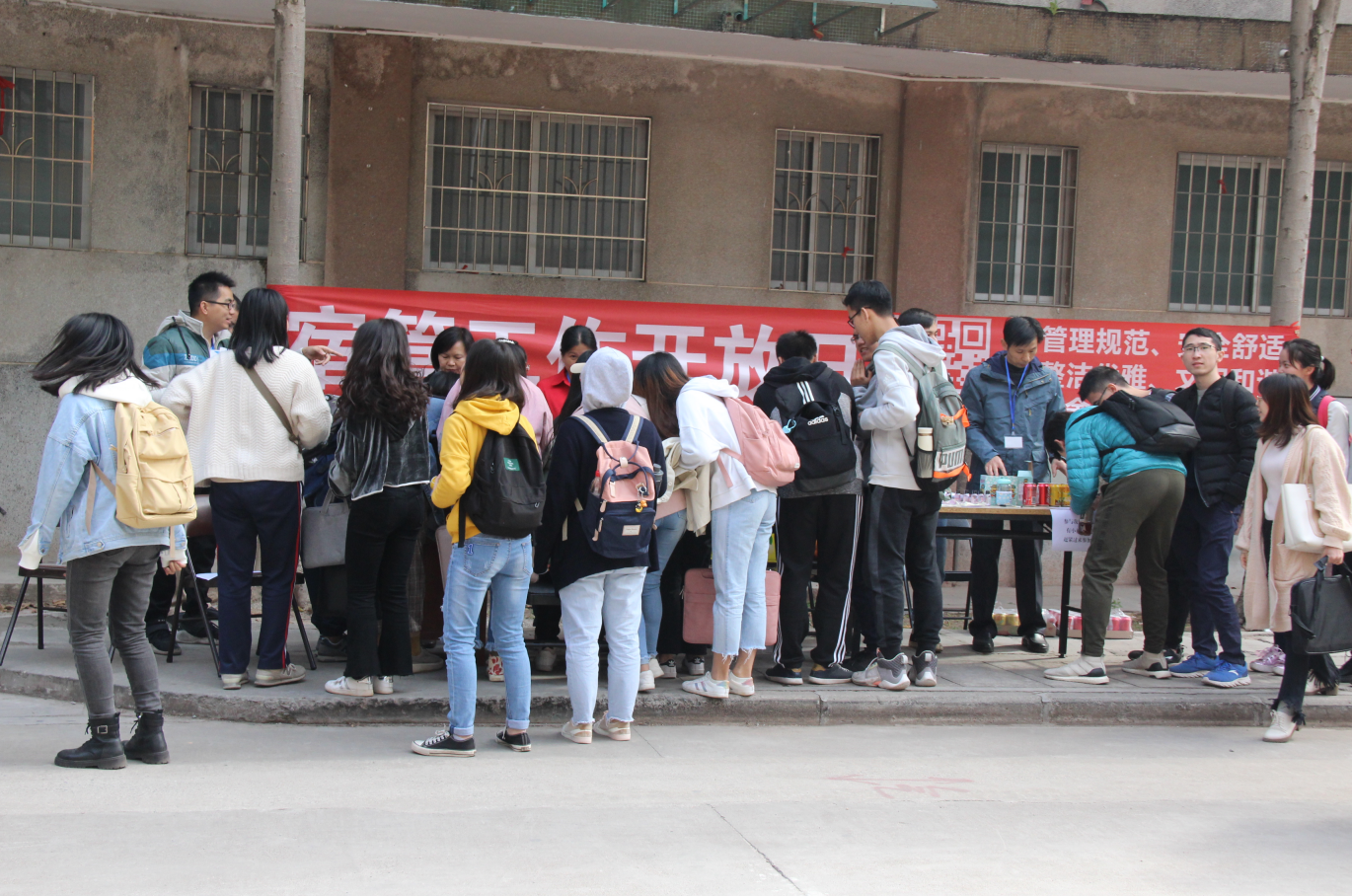 学生宿舍管理服务中心开展“宿管工作开放日”活动