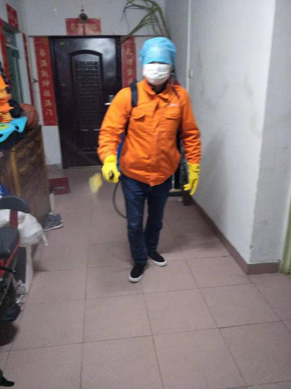 防疫一线党旗飘，华师后勤勇战疫