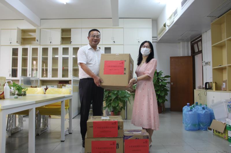 守望相助  同舟共济 ——中国联通广东省分公司向后勤小机关捐赠防疫物资