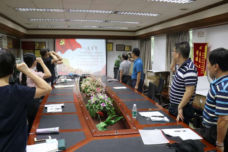 庆党的生日，学先进典型——后勤小机关第一党支部组织生活会