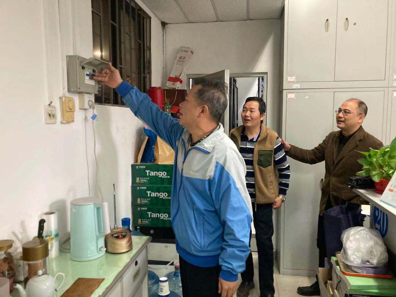 安全检查“零死角”，确保校园用电安全