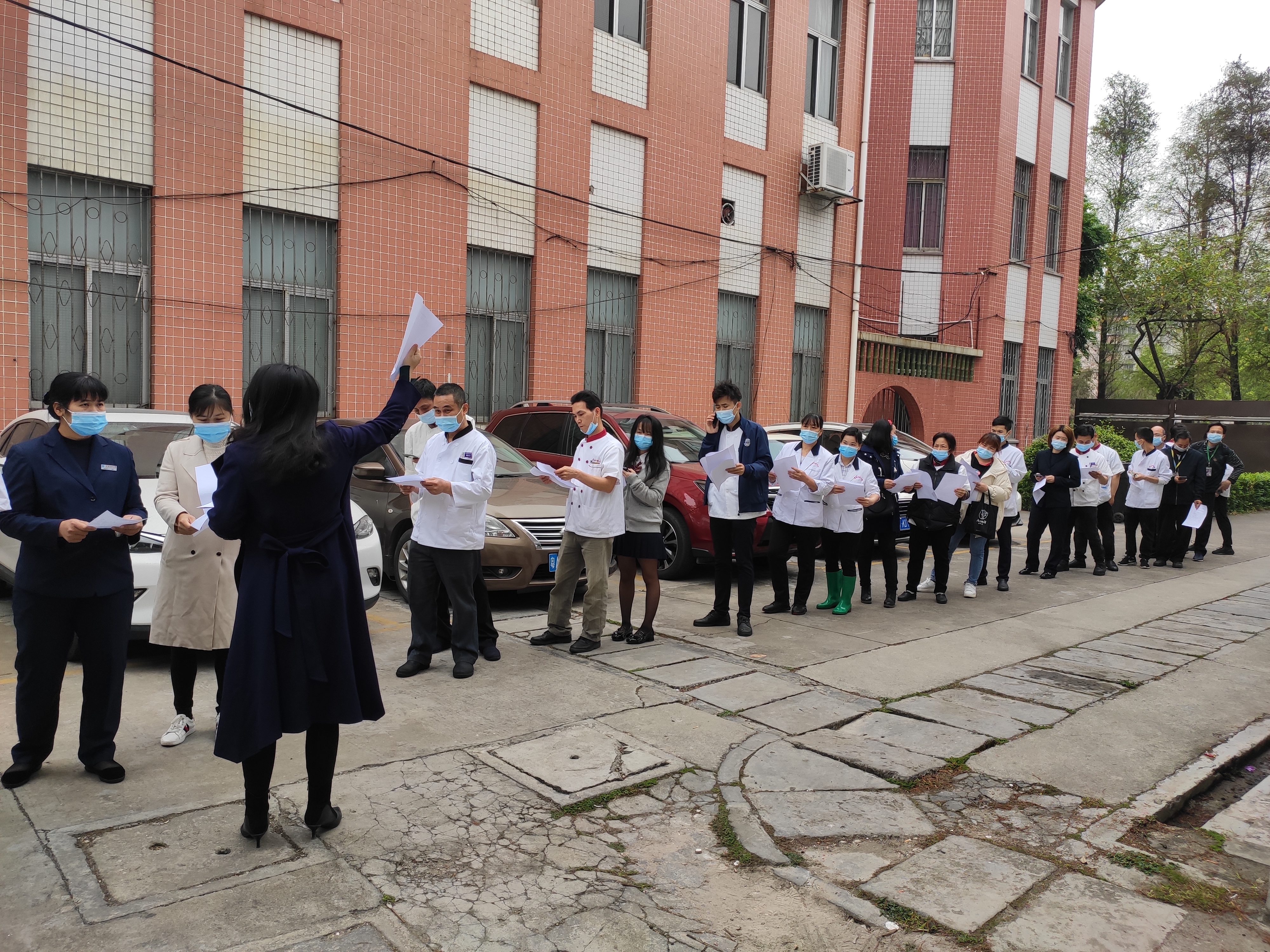 应接尽接！后勤组织员工有序接种新冠疫苗