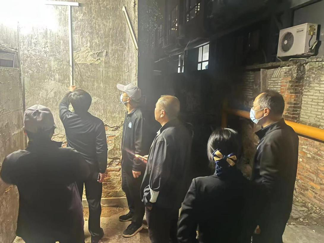 宿舍安全无小事 规范用电放首位——饮食服务中心开展员工宿舍安全专项检查