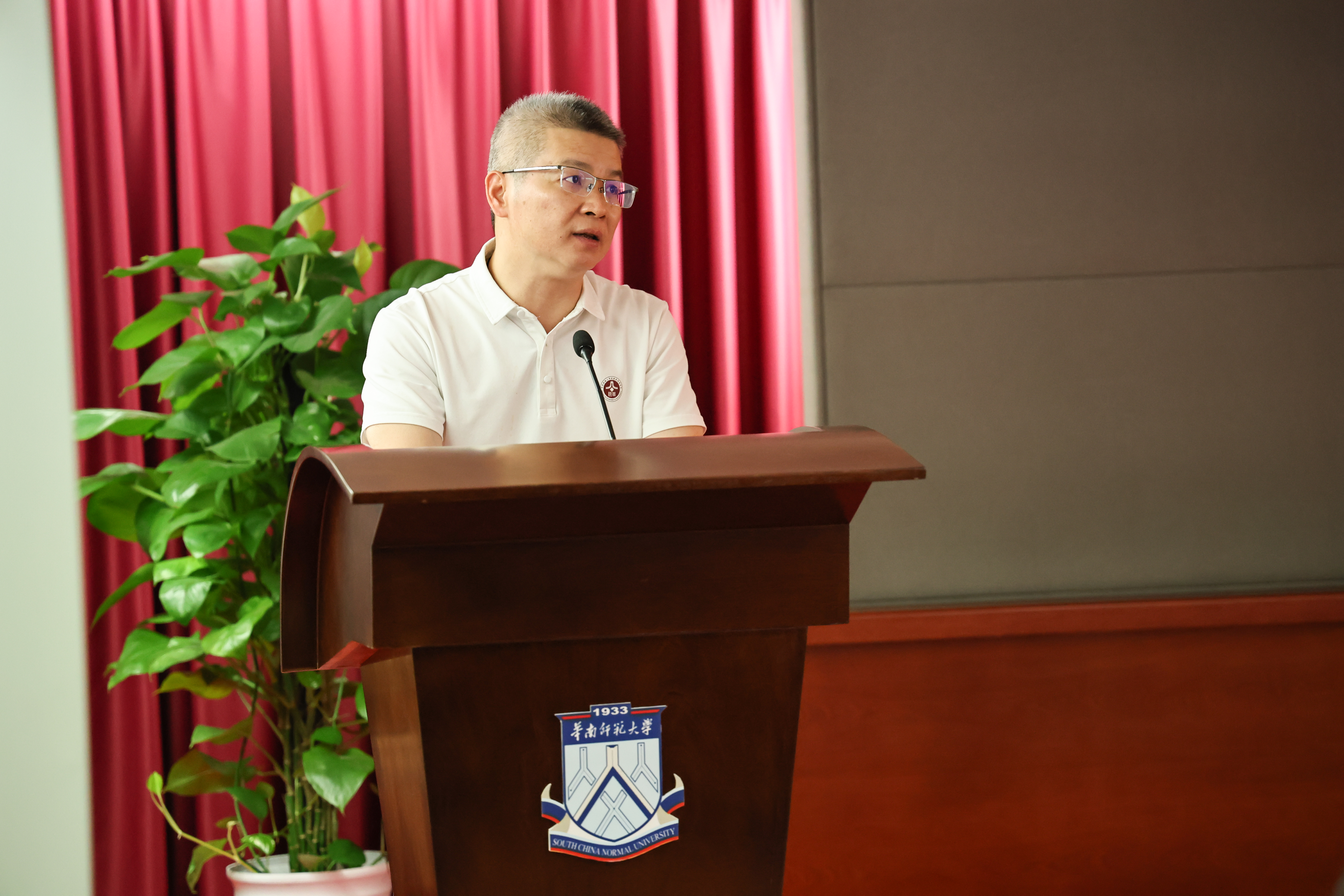 后勤党委举办首届“后勤服务之星”表彰大会