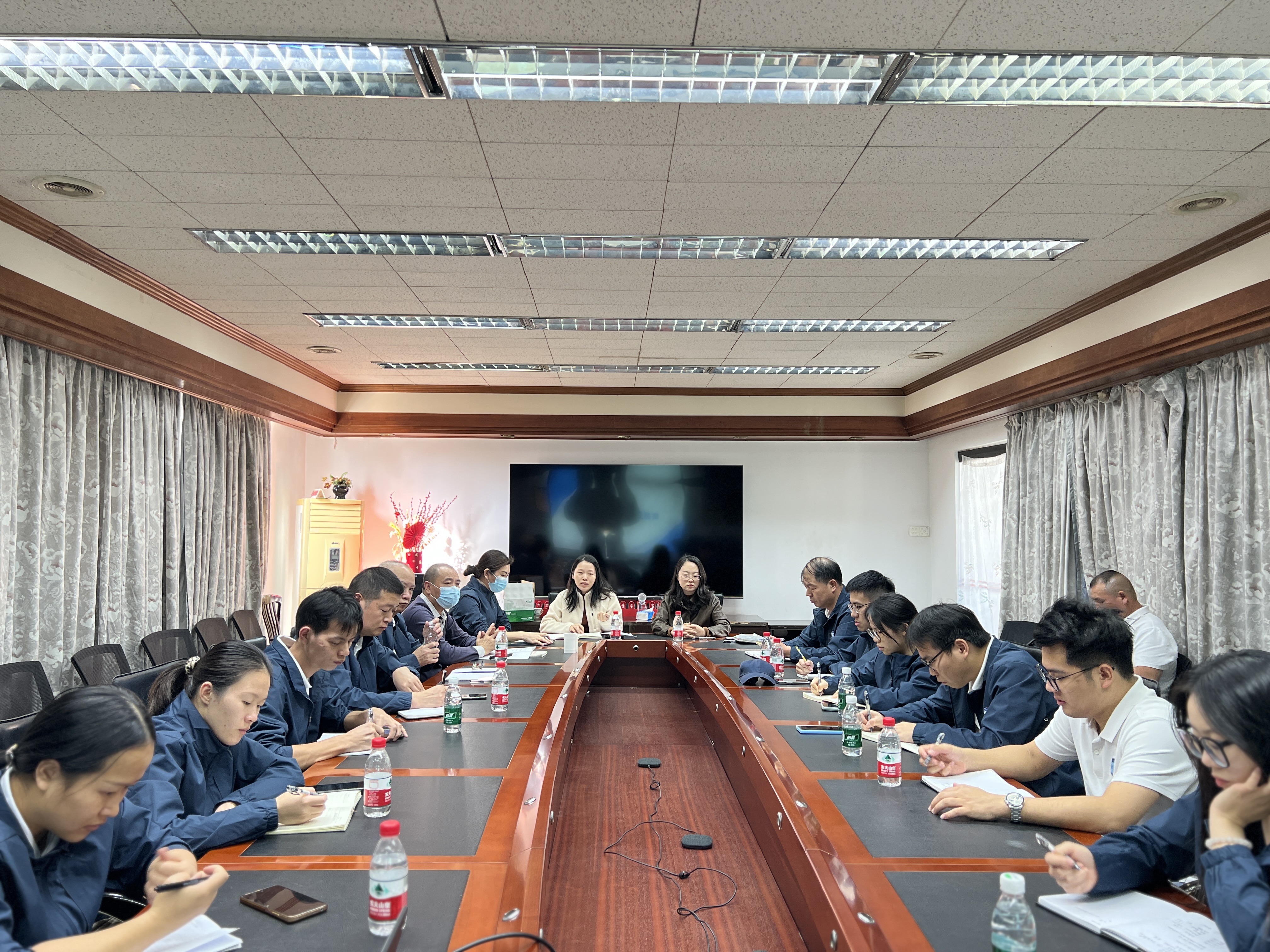 强化从业培训 守护食品安全——饮食服务中心秋季学期员工培训圆满举行