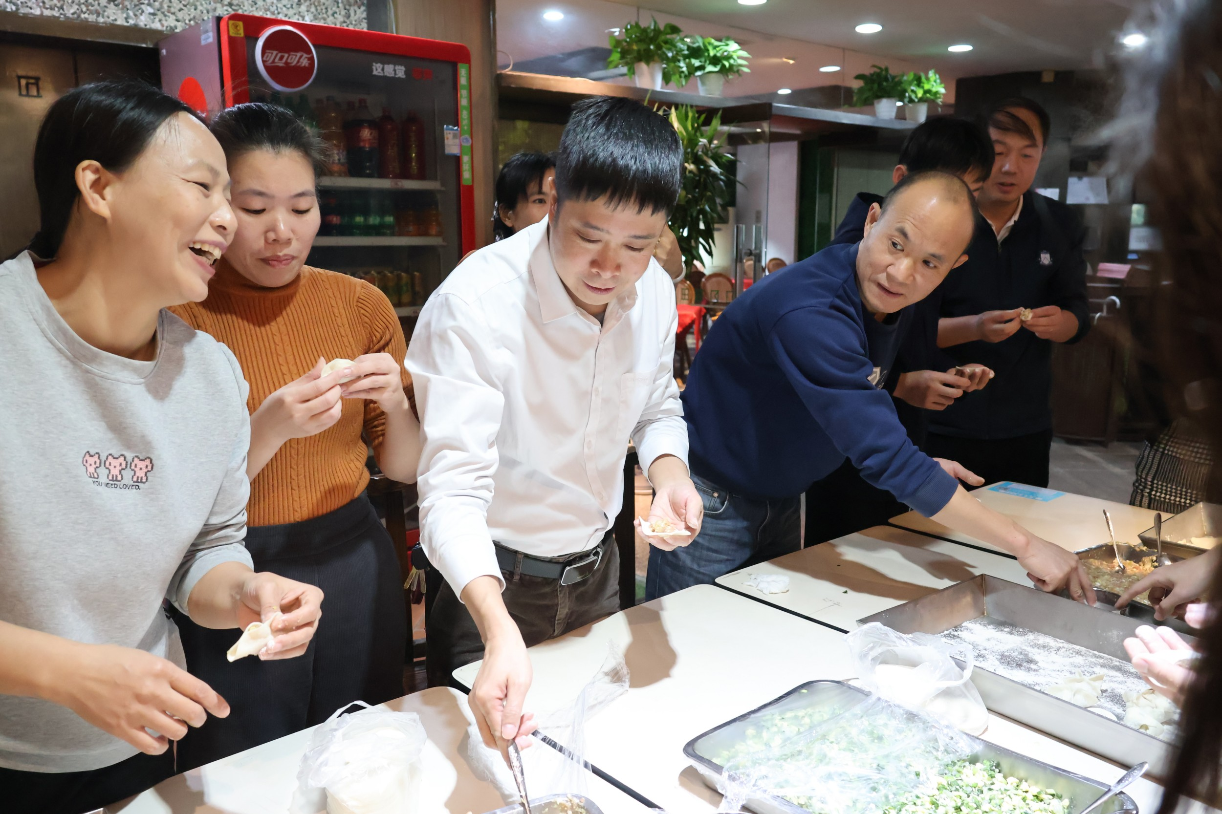 后勤部门工会组织开展第五届“情暖后勤，爱在华师”迎新年活动