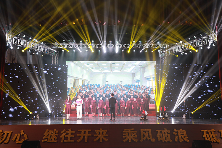 2019年参加校文艺汇演.jpg