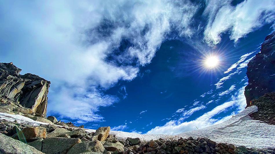 1 雪峰云海映天朗.jpg