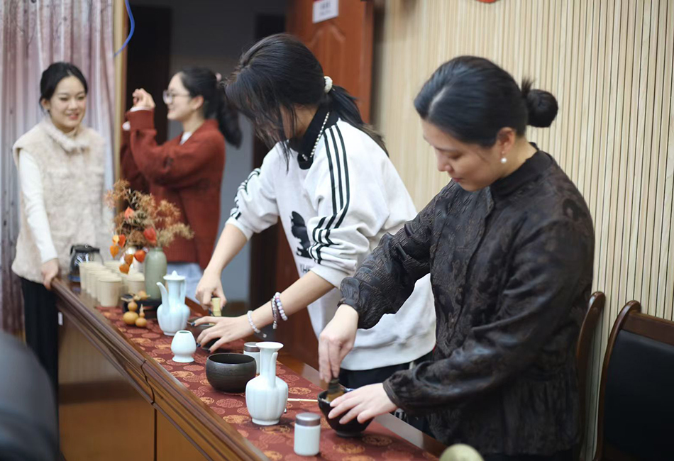 新年游园会：茶艺1.jpg