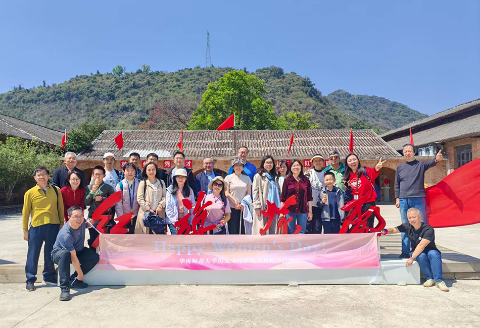 妇女节春游：英德红旗茶厂合照1.jpg
