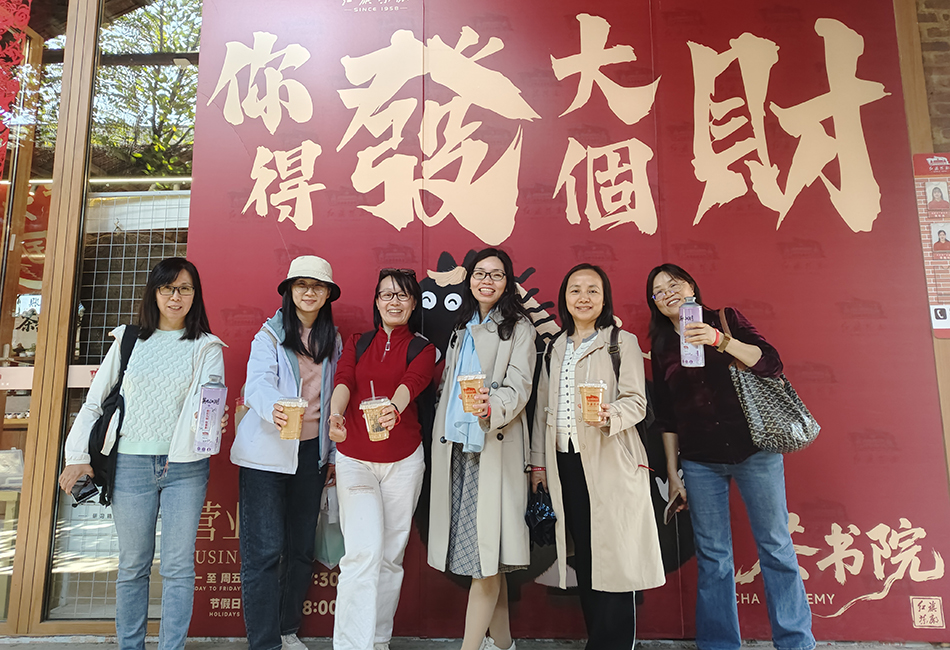妇女节春游：英德红旗茶厂女教工合照1.jpg