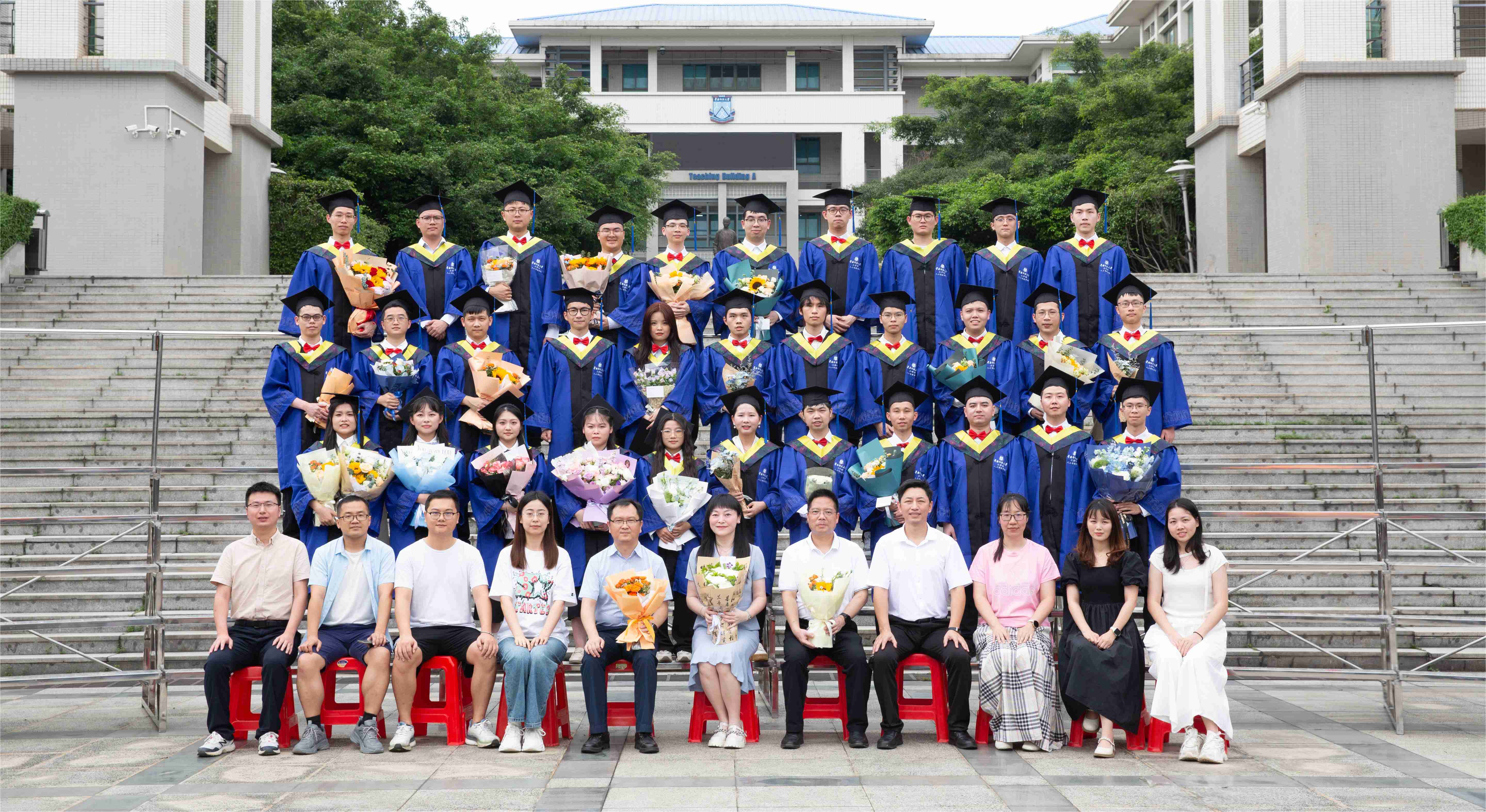 9人工智能学院2024届研究生毕业合照.jpg